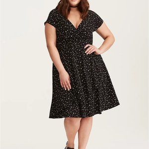 Torrid Sz 1 STAR PRINT SURPLICE DRESS